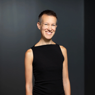 Photo of artist Molly Barth