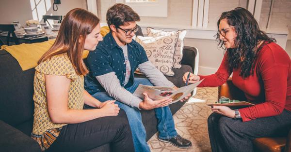 An ETSU nutritionist sitting down with two patients to discuss their goals